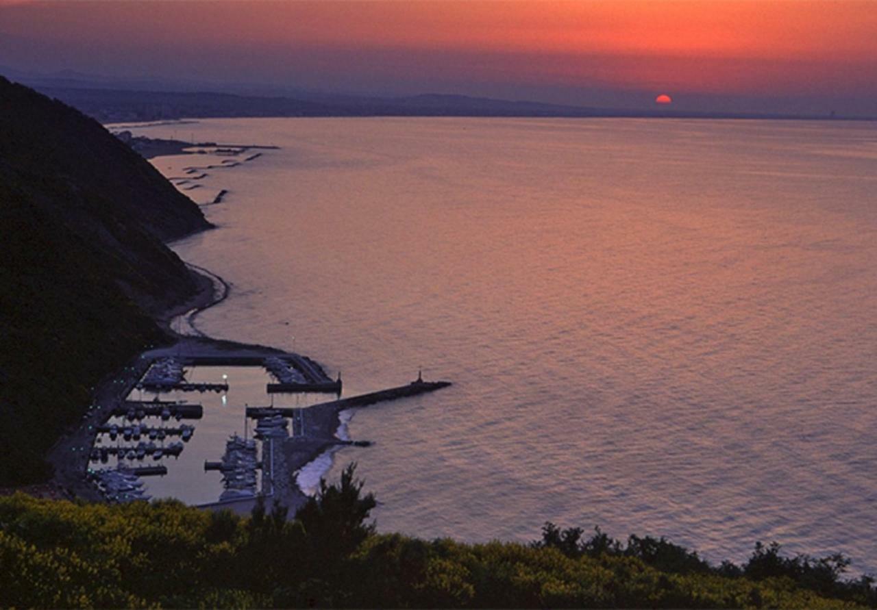 Апарт отель Casamare Gabicce Габичче-Маре Экстерьер фото
